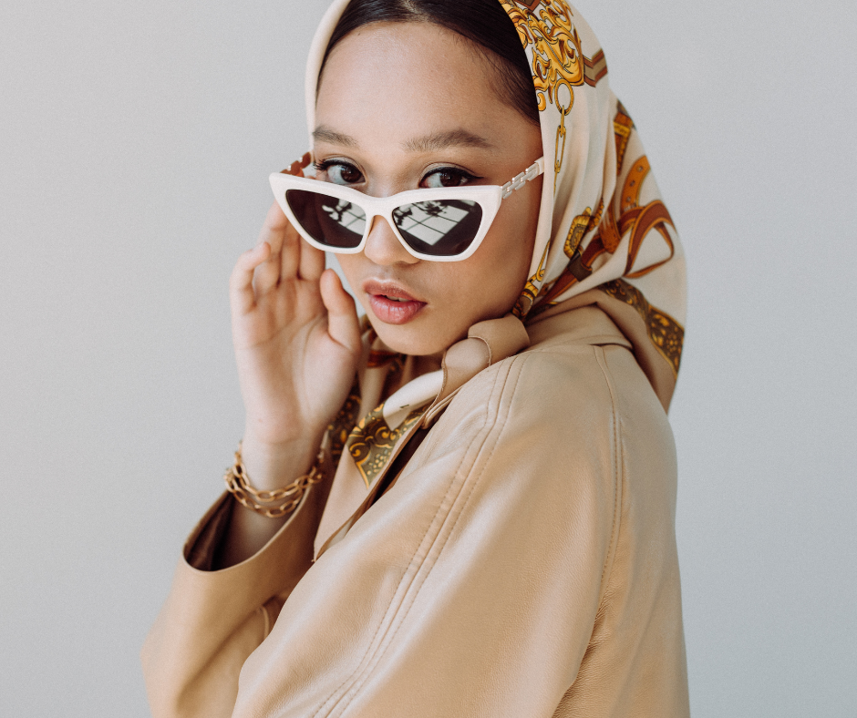 The Silk Statement: 5 Powerful Ways to Wear a Silk Scarf and Redefine Your Style Today